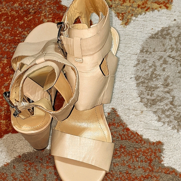 BCBGeneration - Picture 1 of 3